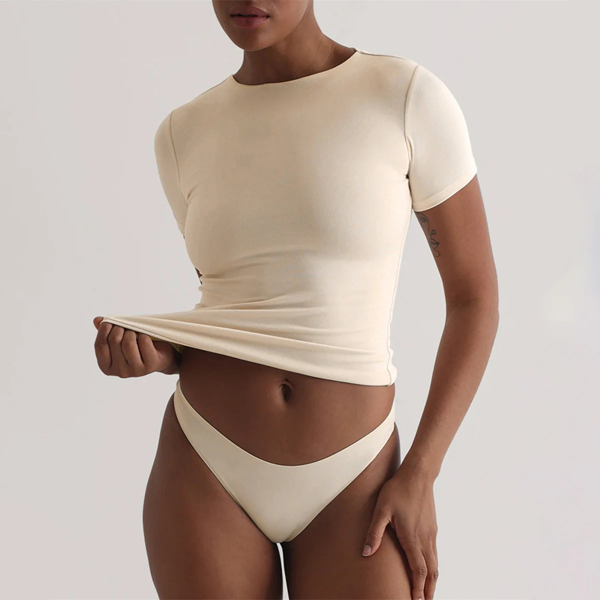 טי שירט צמודה SLIM