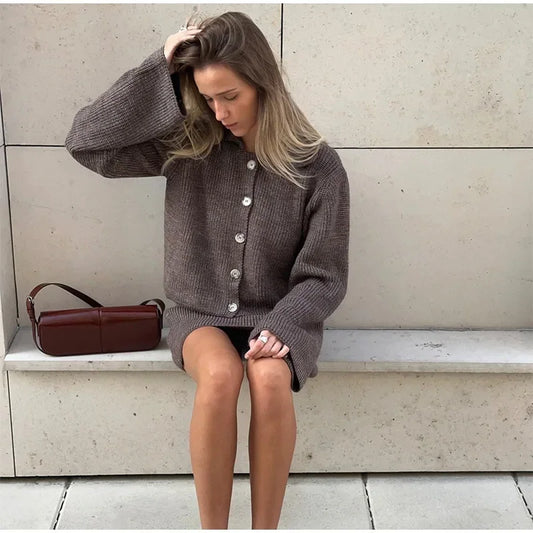 סט קרדיגן וחצאית סרוגים
