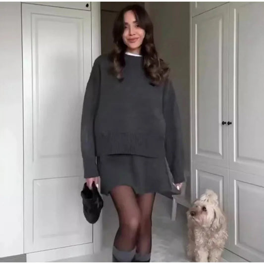 סט סוודר וחצאית סרוג לנשים