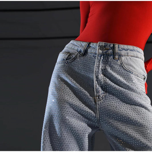 ג’ינס בגזרה רחבה עם פאייטים