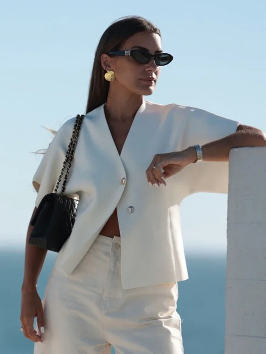 וסט סרוג עם מחשוף וכפתורים